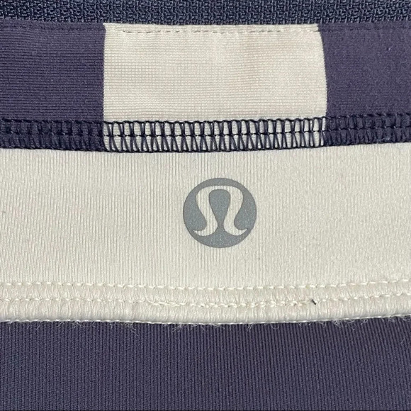 Lululemon Navy & White Cropped Wunder Under Leggings SZ 4 - Picture 3 of 6